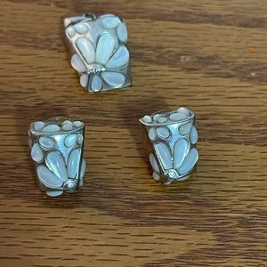 Pendent and earrings set